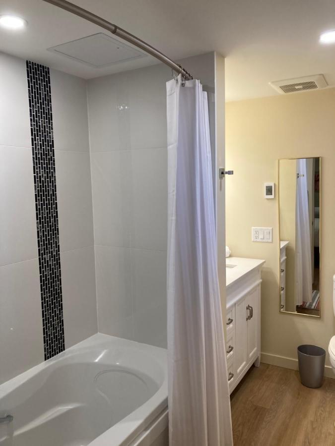 Bright Poolside Walkout Two Bedroom Basement Suite In The Okanagan Penticton Luaran gambar