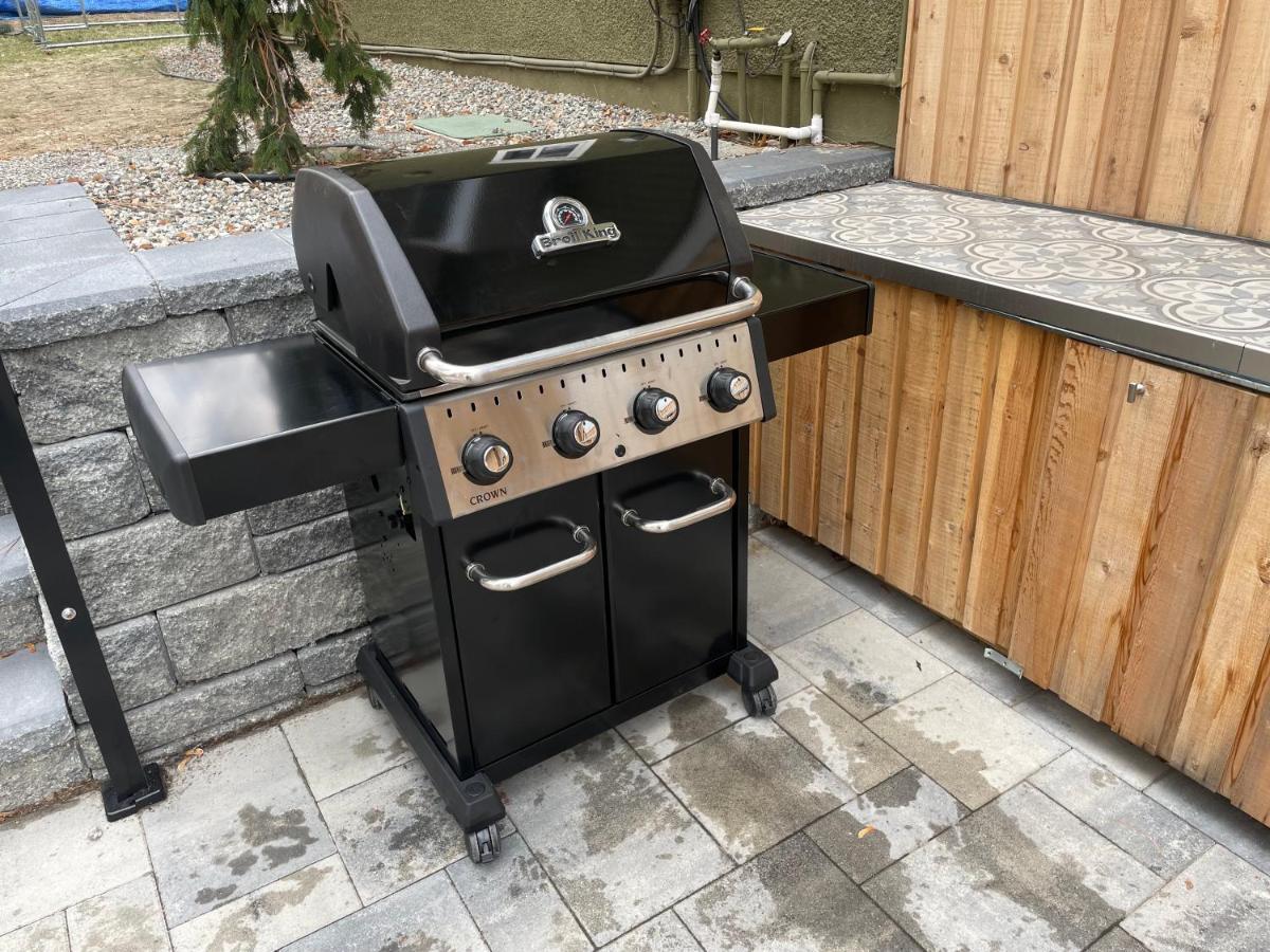 Bright Poolside Walkout Two Bedroom Basement Suite In The Okanagan Penticton Luaran gambar