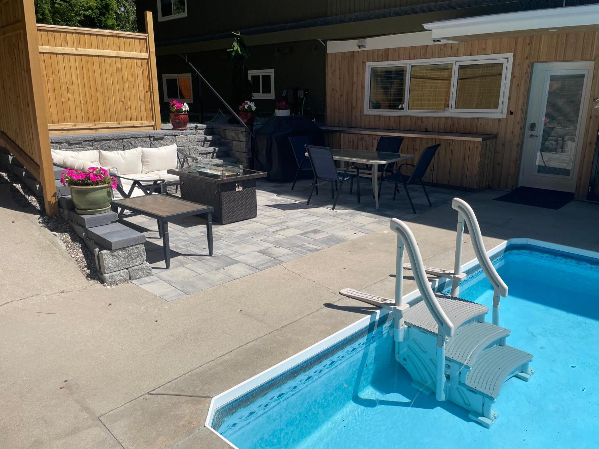 Bright Poolside Walkout Two Bedroom Basement Suite In The Okanagan Penticton Luaran gambar